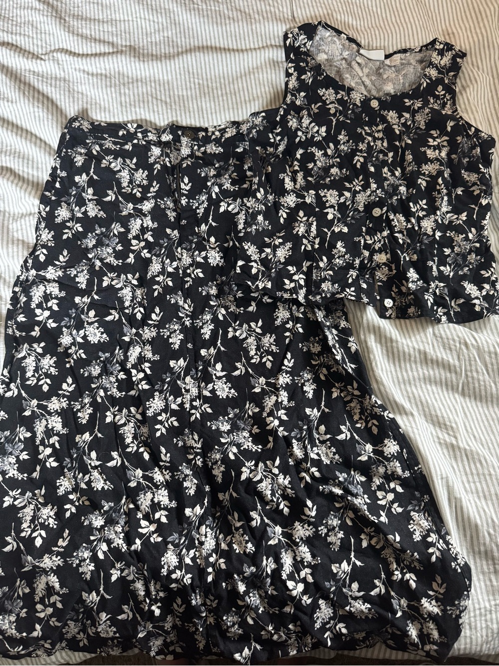 Liz Claiborne Black and White Floral Button-Front Top